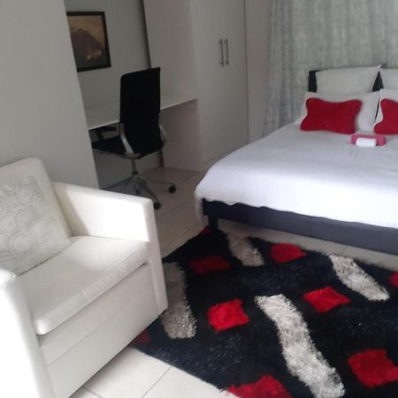 Ruros Guest House Kempton Park Kültér fotó